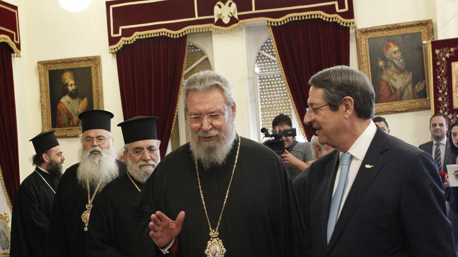 Ο Πρόεδρος Αναστασιάδης αποχαιρετά τον Αρχιεπίσκοπο Κύπρου