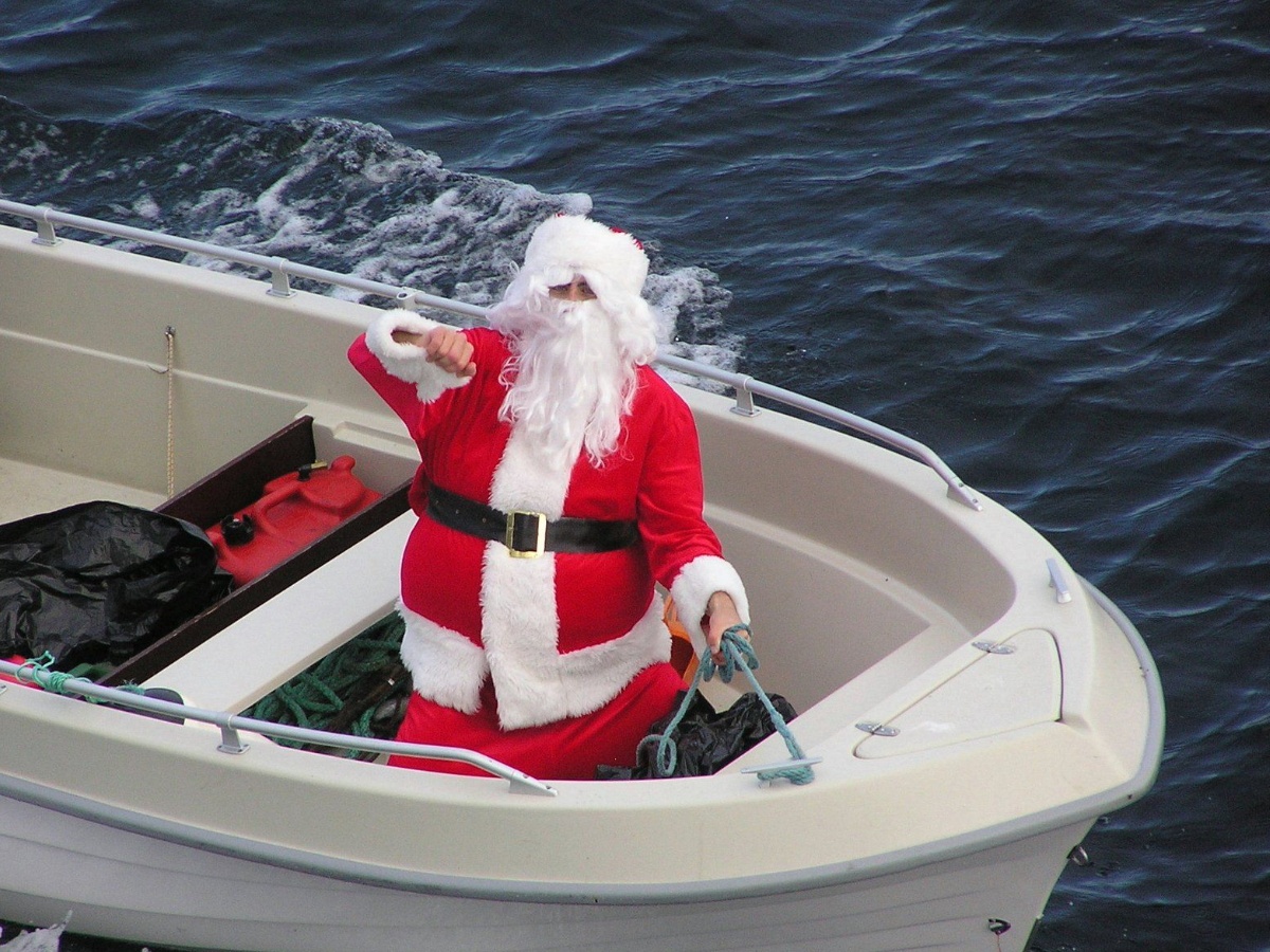 ΠΟΛΗ ΧΡΥΣOΧΟΥΣ: Με την άφιξη του Άγιου Βασίλη δια θαλάσσης αρχίζουν οι χριστουγεννιάτικες εκδηλώσεις