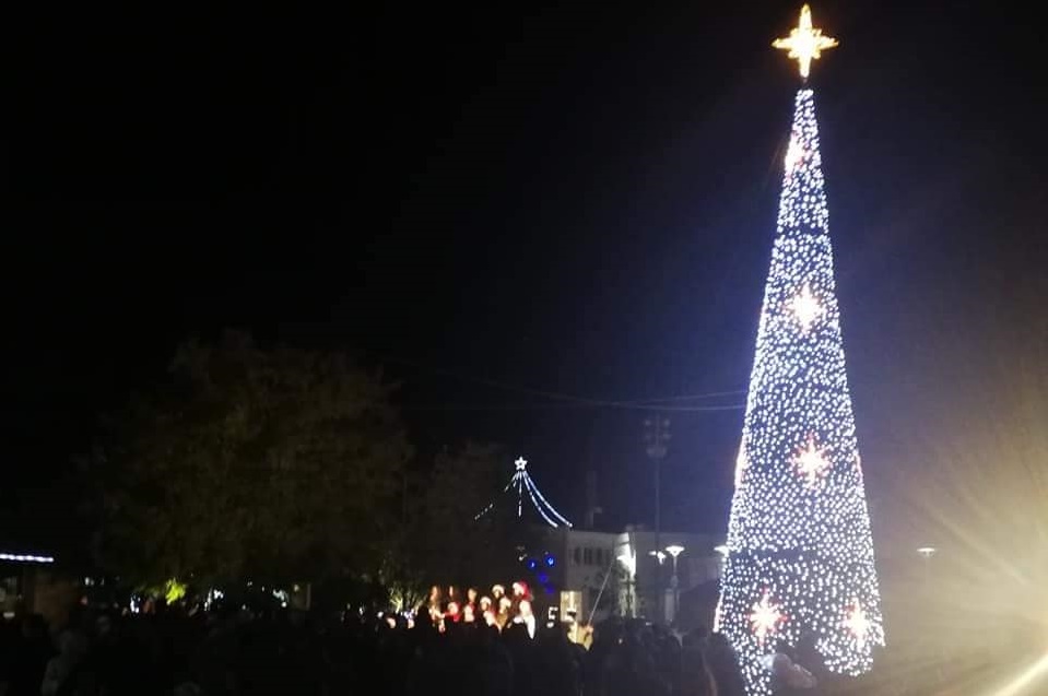 Σήμερα η φωταγώγηση του Χριστουγεννιάτικου Δέντρου στη Γεροσκήπου (ΦΩΤΟ)