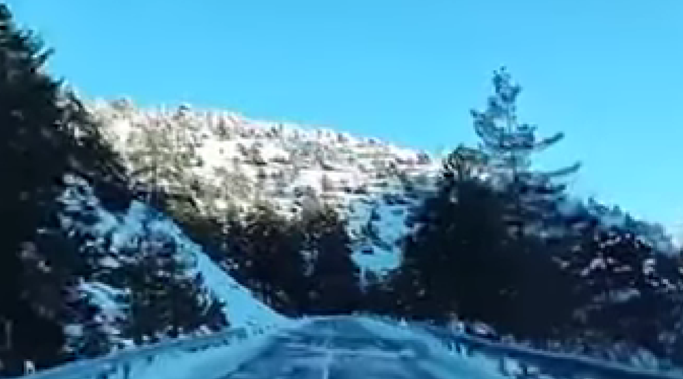 &Chi;&iota;ό&nu;&iota;&alpha;, &tau;&sigma;&omicron;&upsilon;&chi;&tau;&epsilon;&rho;ό &kappa;&rho;ύ&omicron; &kappa;&alpha;&iota; &pi;&alpha;&gamma;&omega;&nu;&iota;ά &sigma;&tau;&eta;&nu; &Kappa;ύ&pi;&rho;&omicron;