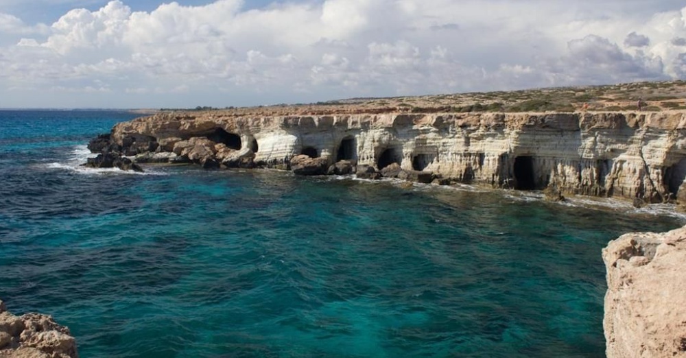 Σωσίβια «μυστήριο» στις Θαλασσινές Σπηλιές-Ανοικτά όλα τα ενδεχόμενα