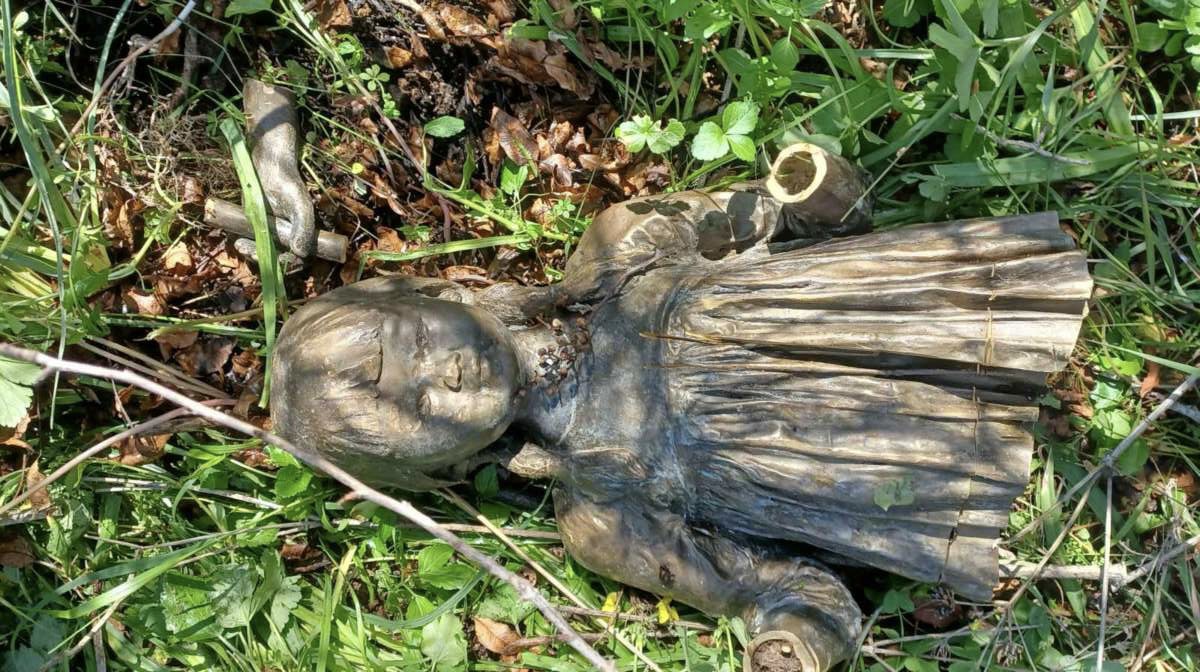 ΕΙΚΟΝΑ: Εντοπίστηκε στην Τρεμιθούσα το υπόλοιπο κομμάτι του αγάλματος