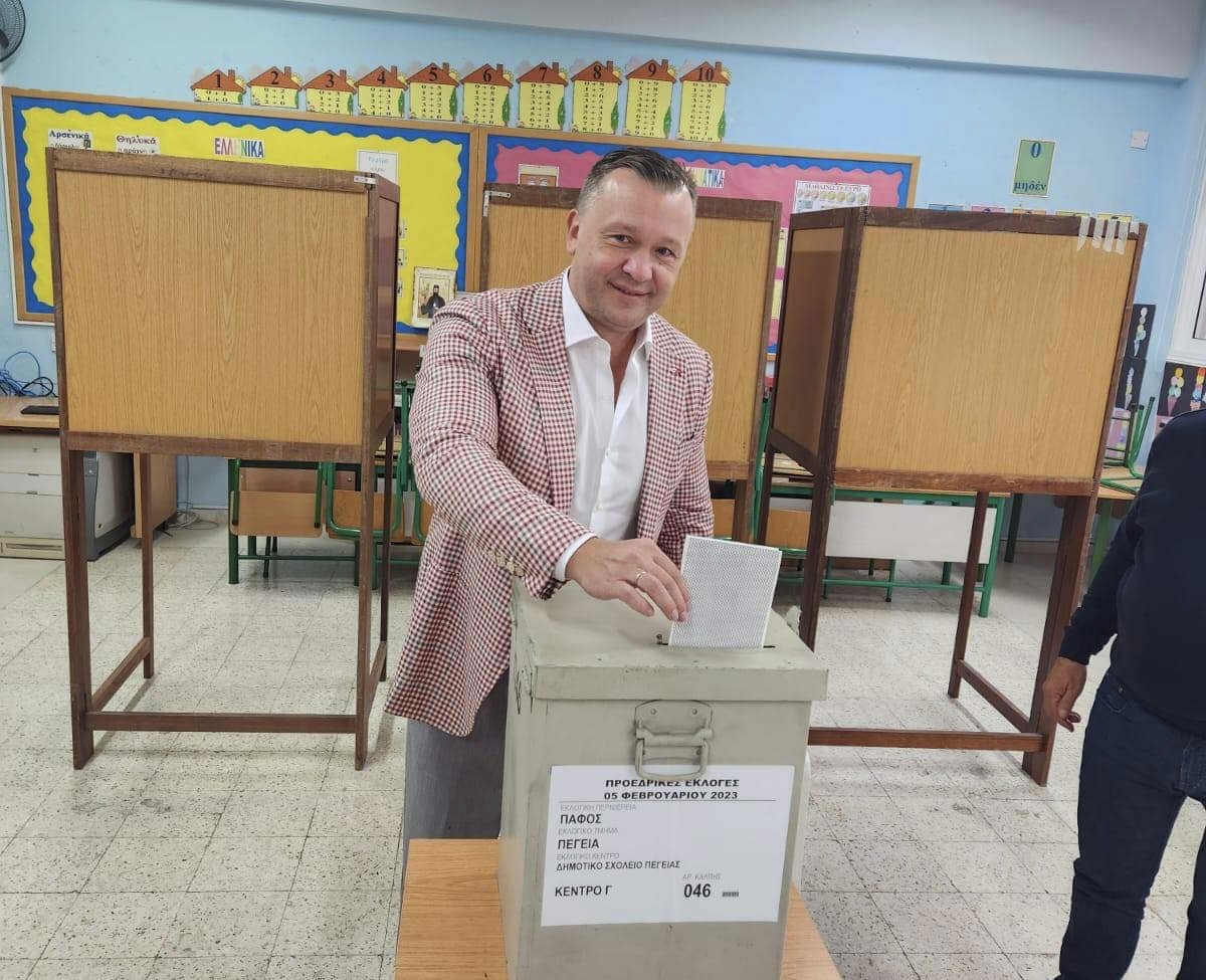 ΠΕΓΕΙΑ: Το εκλογικό του δικαίωμα άσκησε ο ιδιοκτήτης της Πάφος FC Σεργκέι Λομακιν (ΦΩΤΟ)