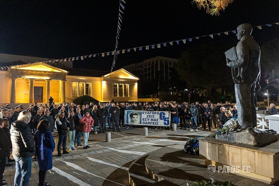 Η Πάφος FC τίμησε τον ήρωα ποιητή (ΦΩΤΟ)