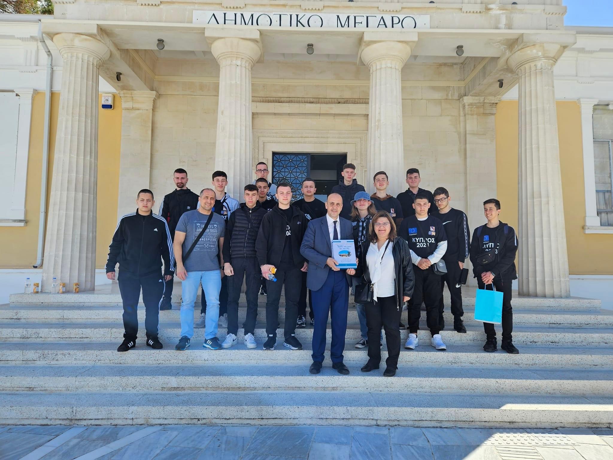 Μαθητές και καθηγητές του Εργαστηριακού Κέντρου Εύοσμου επισκέφθηκαν τον Δήμο Πάφου