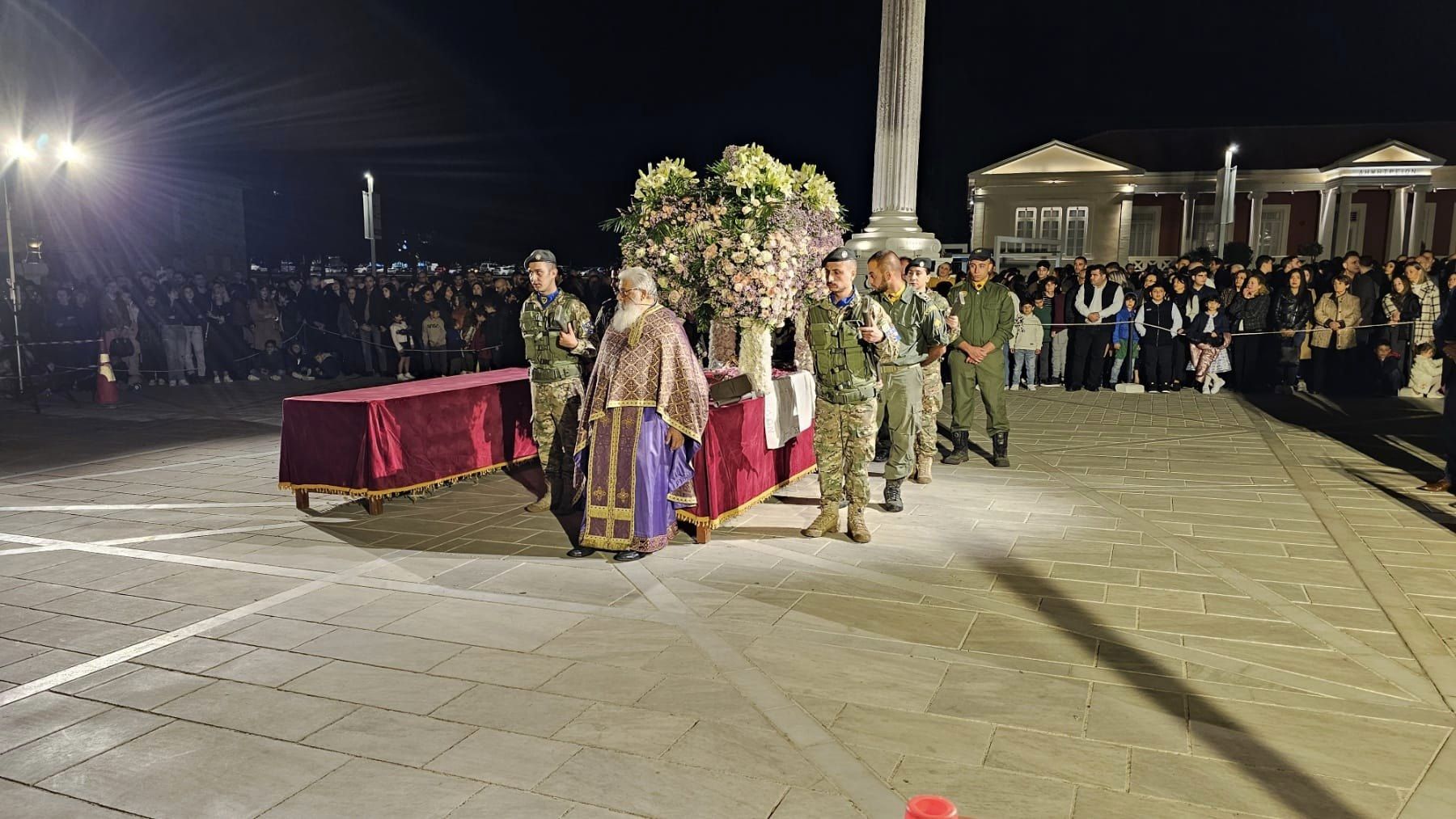 Πάφος: Ω γλυκύ… μου έαρ… – Η περιφορά του επιταφίου - Φώτο