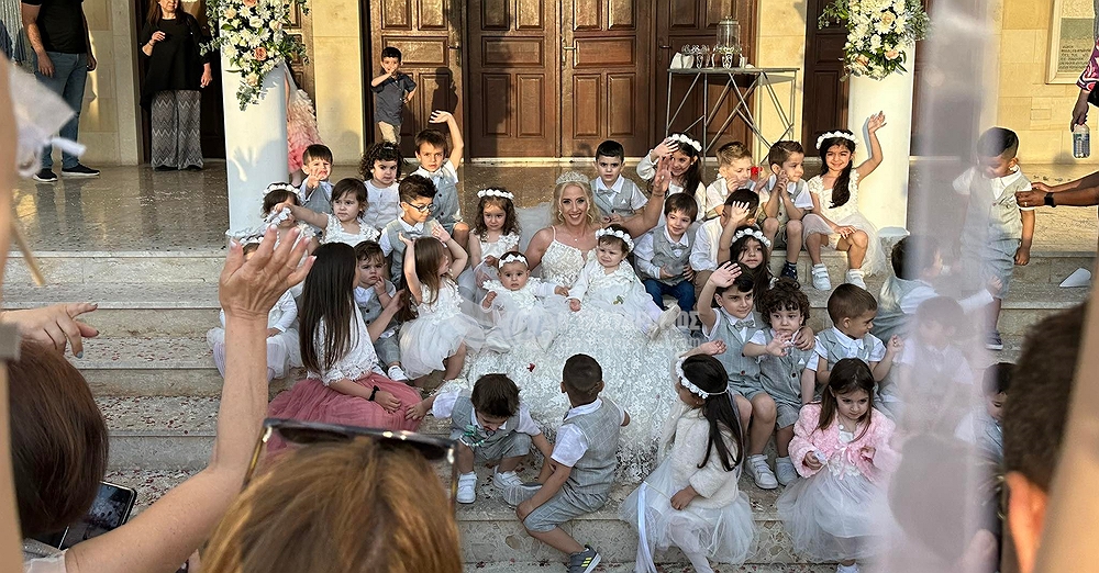 Πάφος: Η νύφη με τα σαράντα παρανυφάκια - Φώτο