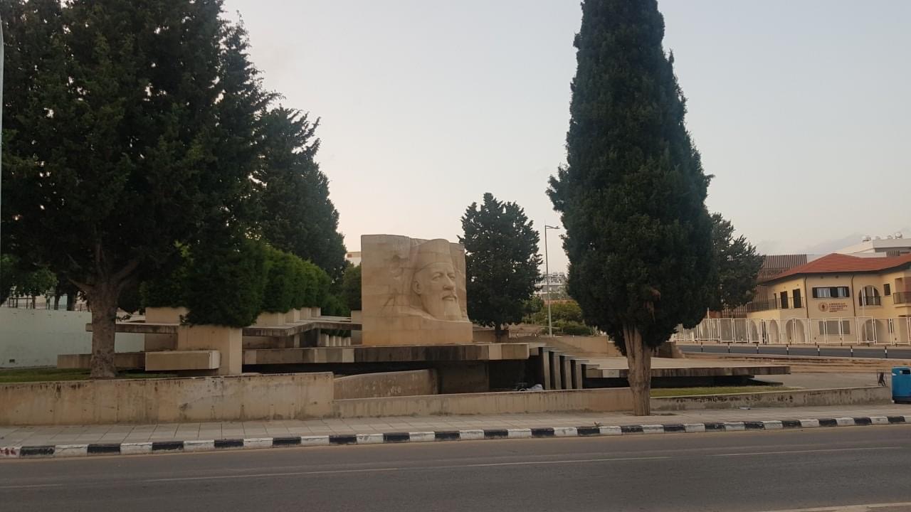 Δεν έχει αφαιρεθεί πλάκα από το Μνημείο Μακαρίου και Αντίστασης αναφέρει η Οργάνωση Αντιστασιακών Πάφου (ΦΩΤΟ)