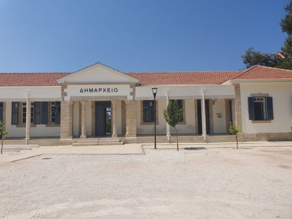 Π. Χρυσοχούς: Ανάπλαση του ελεύθερου χώρου μπροστά από το Δημαρχείο