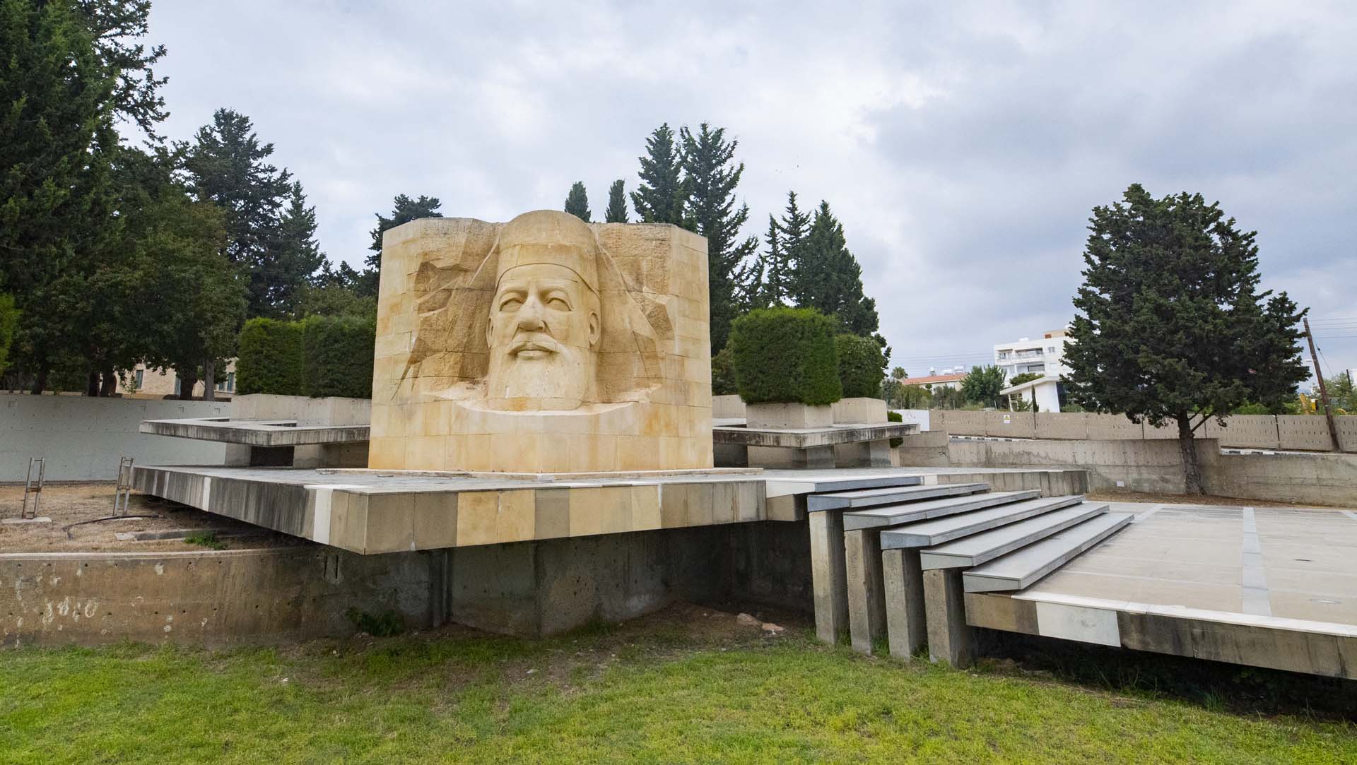 Πάφος: Επιστολή ομάδας Αντιστασιακών Πάφου για αφαίρεση πλάκας από Μνημείο Μακαρίου