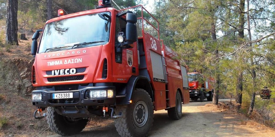 Πάφος: Υπό έλεγχο η φωτιά κοντά σε κατοικημένη περιοχή στην Τρεμιθούσα