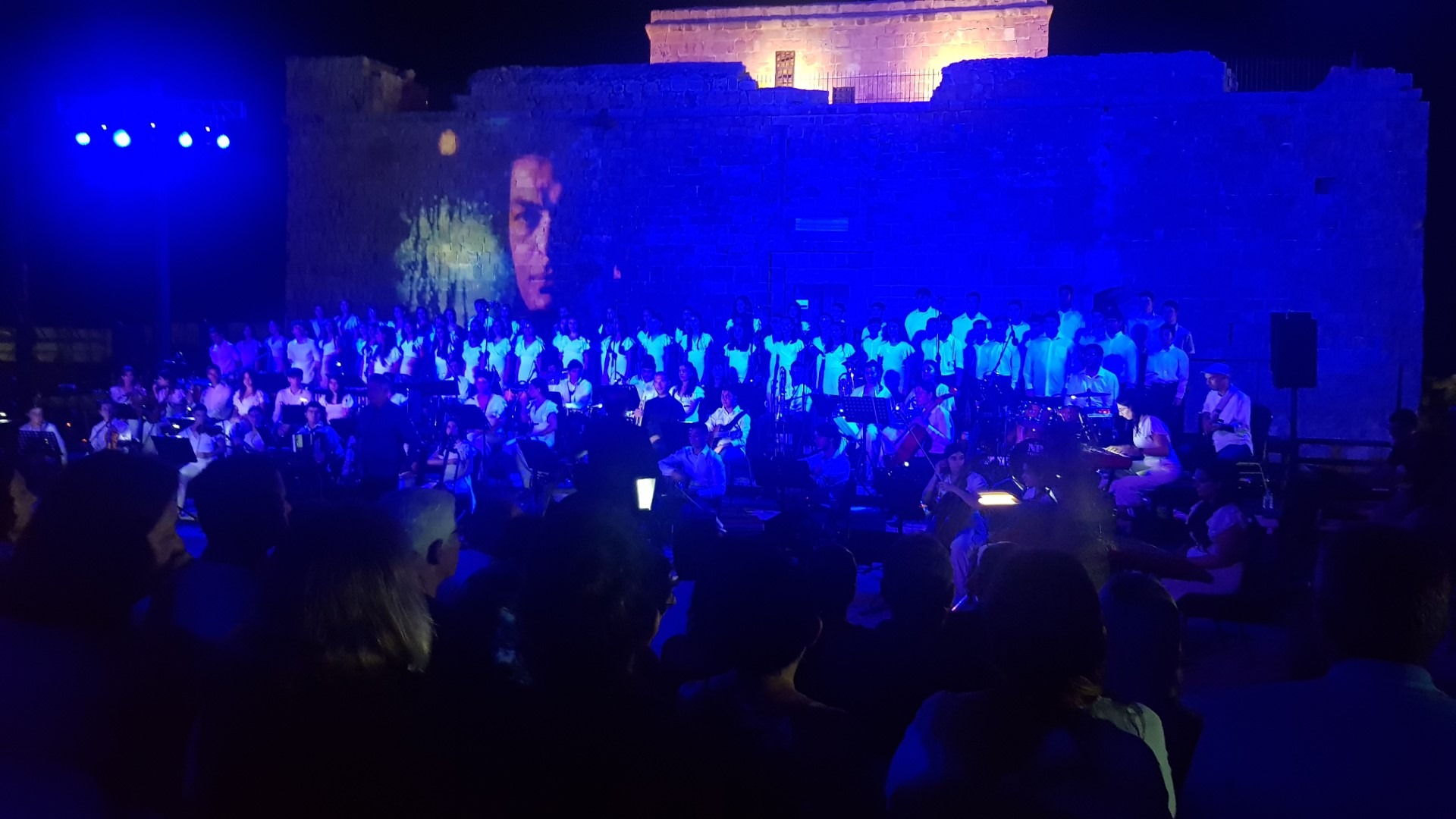 Μια μαγική βραδιά στην Πάφο με τον Παντελή Θαλασσινό και το Μουσικό Λύκειο στο Μεσαιωνικό Κάστρο (ΦΩΤΟ)