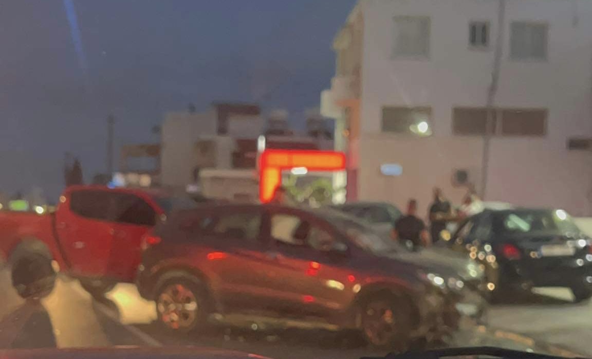 Σύγκρουση οχημάτων στη Χλώρακα: Εικόνες από το σημείο του τροχαίου