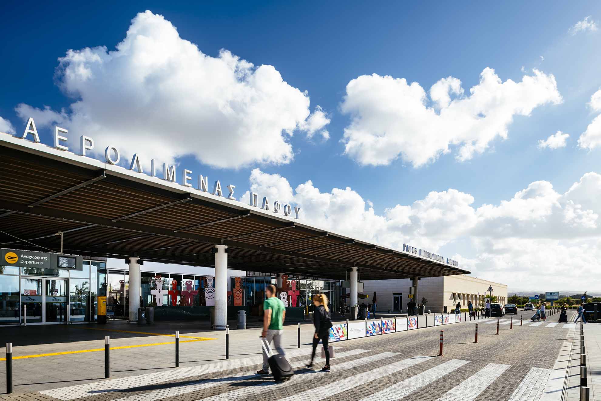Αεροδρόμιο Πάφου: Προσπάθησαν να ξεγελάσουν με πλαστά έγγραφα τις αρχές-Χειροπέδες δε δυο