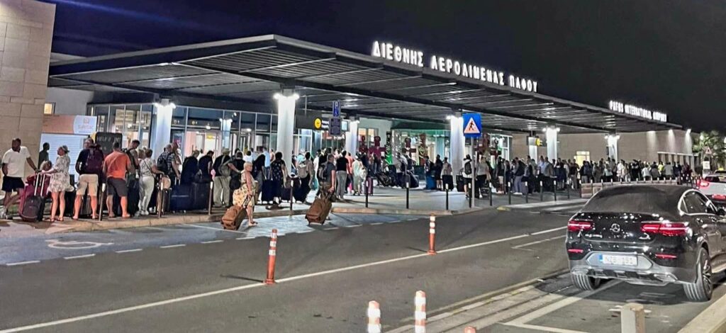 Απαντά σε Φαίδωνος η Ελεγκτική για την χαοτική κατάσταση στο αεροδρόμιο Πάφου (ΒΙΝΤΕΟ) Απαντά σε Φαίδωνος η Ελεγκτική για την χαοτική κατάσταση στο αεροδρόμιο Πάφου (ΒΙΝΤΕΟ)
