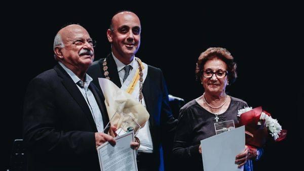 Σπουδαίοι καλλιτέχνες: Μεγάλη τιμητική διάκριση για τον Σωτήρη Καραγιώργη και την Κλεοπάτρα Κοτσώνη στην Πάφο (ΦΩΤΟ)