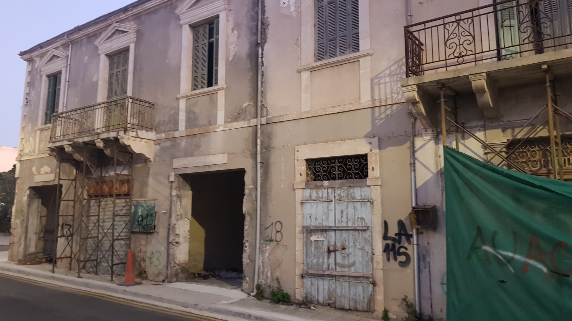 Πάφος: Εστία μόλυνσης διατηρητέο κτίριο