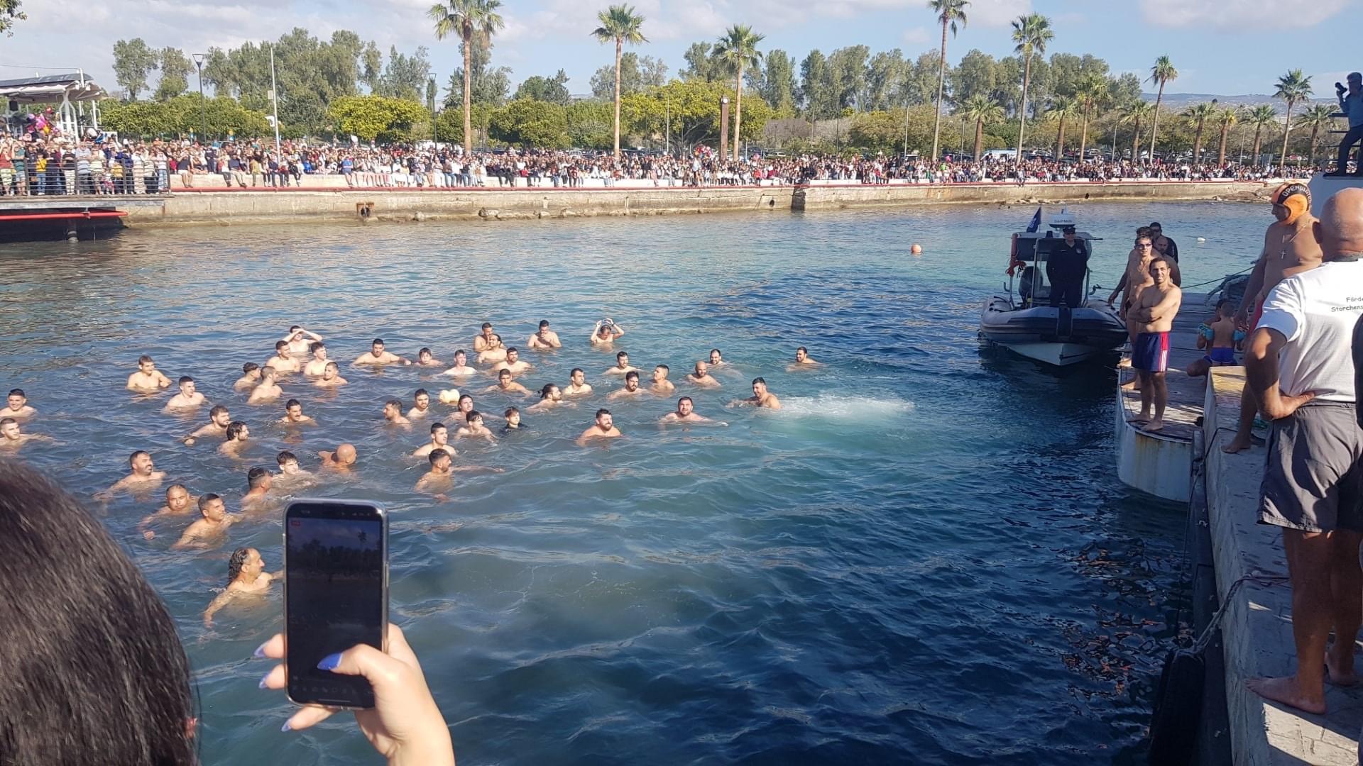 Με λαμπρότητα ο εορτασμός των Αγίων Θεοφανείων στην πόλη της Πάφου (ΦΩΤΟ)