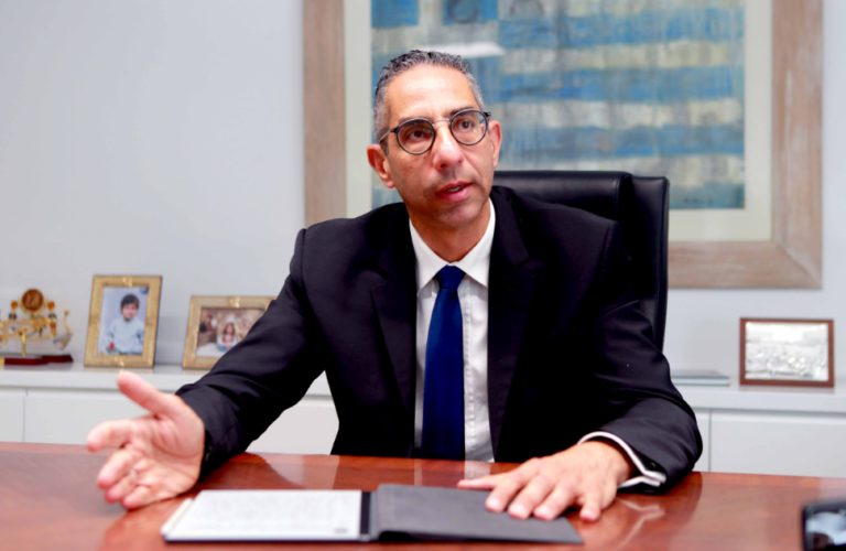 Στην Πάφο ο Σάββας Αγγελίδης μετά την επίθεση στο όχημα της Δημόσιας Κατήγορου Στην Πάφο ο Σάββας Αγγελίδης μετά την επίθεση στο όχημα της Δημόσιας Κατήγορου