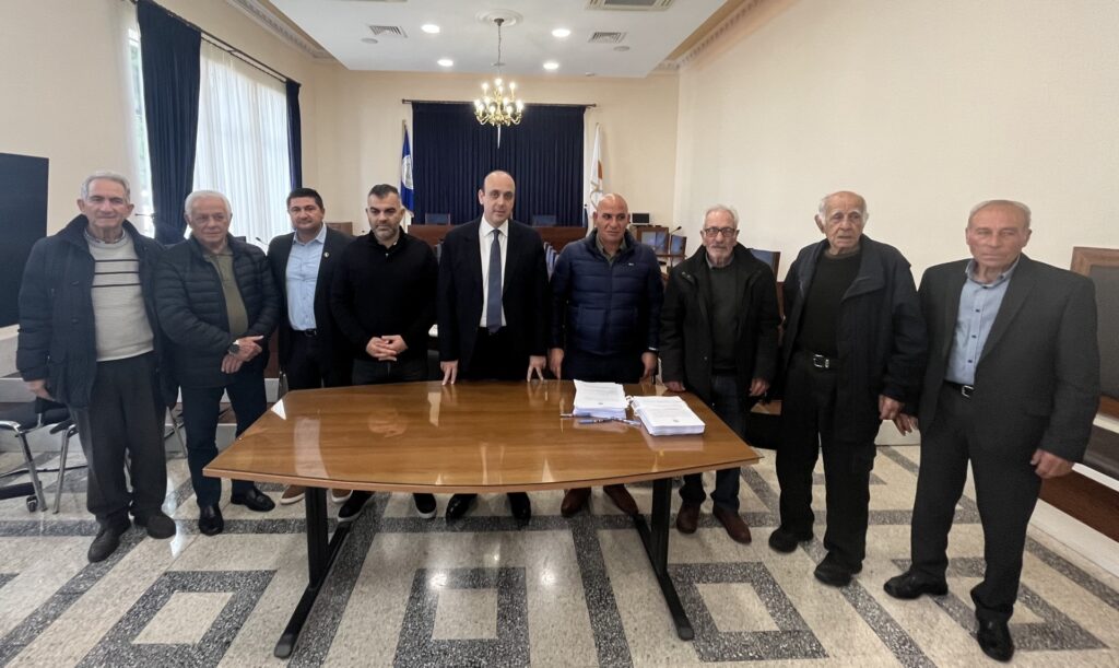 Πάφος: Μουσειακό έκθεμα το Λεωφορείο της Αντίστασης Πάφος: Μουσειακό έκθεμα το Λεωφορείο της Αντίστασης