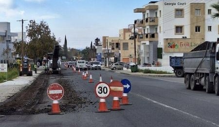 Σε ασφαλτόστρωση του οδικού δικτύου προχωρά ο Δ. Γεροσκήπου (ΦΩΤΟ)