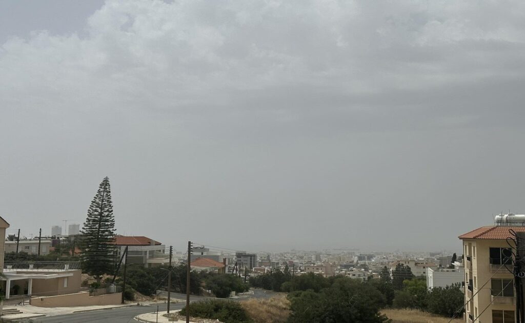 Καιρός: Θερμή και ξηρή αέρια μάζα στην ατμόσφαιρα θα αιωρείται σκόνη Καιρός: Θερμή και ξηρή αέρια μάζα στην ατμόσφαιρα θα αιωρείται σκόνη