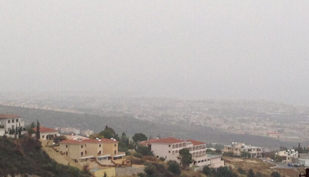 Καιρός: Αυξημένη σκόνη στην ατμόσφαιρα – Βροχές από το μεσημέρι της Δευτέρας