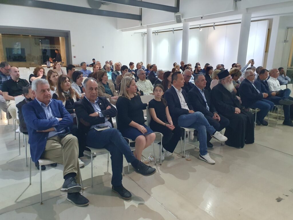 Πάφος: Παρουσιάστηκε το βιβλίο του Μιχάλη Χατζηκυριάκου Πάφος: Παρουσιάστηκε το βιβλίο του Μιχάλη Χατζηκυριάκου