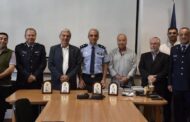 Η εκκλησιαστική επιτροπή Αγίας Παρασκευής τίμησε αστυνομικούς στην Πάφο