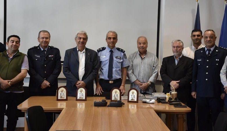 Η εκκλησιαστική επιτροπή Αγίας Παρασκευής τίμησε αστυνομικούς στην Πάφο