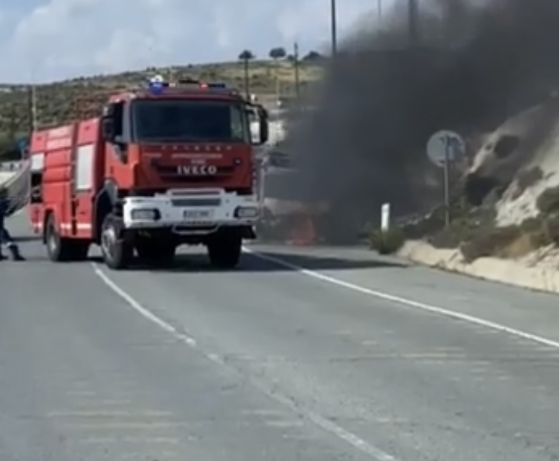 Έτρεχε η Πυροσβεστική στο Πισσούρι μετά από φωτιά σε φορτηγό (ΒΙΝΤΕΟ)