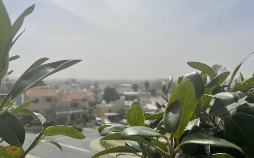Καιρός: Στην ατμόσφαιρα θα αιωρείται σκόνη μέχρι και αύριο – Στους 38 βαθμούς το θερμόμετρο