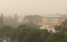 Καιρός: Τοπικές βροχές και σκόνη μέχρι την Δευτέρα