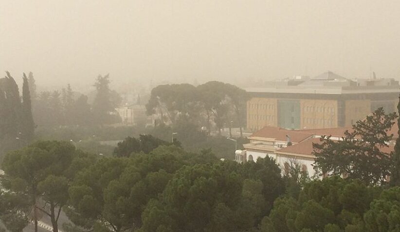 Καιρός: Τοπικές βροχές και σκόνη μέχρι την Δευτέρα