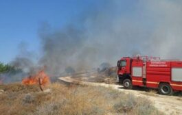 Πυροσβεστικά οχήματα από όλες τις επαρχίες για κατάσβεση πυρκαγιάς στην επαρχία Πάφου