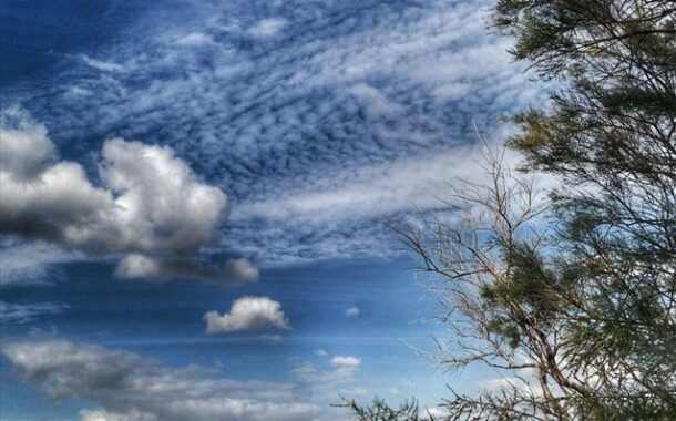 Καιρός: Τοπικά συννεφιασμένος με μεμονωμένες βροχές  - Στην ατμόσφαιρα θα αιωρείται κατά διαστήματα σκόνη