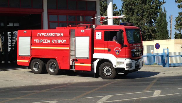 Έκρηξη σε εργοστάσιο παραγωγής ασφάλτου στα Κούκλια – Μαίνεται μεγάλη πυρκαγιά