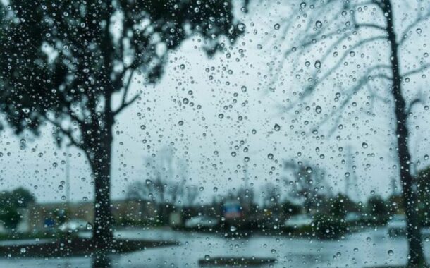 Πορτοκαλί προειδοποίηση για έντονα φαινόμενα το βράδυ της Τρίτης