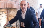 Άνοιξε ξανά ο ανακαινισμένος φούρνος του Φαήκη: Μοίραζε ζεστό ψωμί ο Δήμαρχος (ΦΩΤΟ)