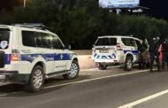 Χειροπέδες σε ανήλικο που κρατούσε ξύλα έξω από το Στέλιος Κυριακίδης
