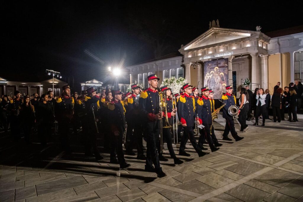 Η Μεγάλη Παρασκευή στην πόλη της Πάφου Συνάντηση Επιταφίων και δέηση στην Πλατεία 28ης Οκτωβρίου