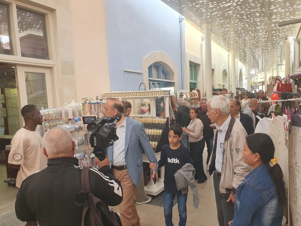 Ολοκλήρωση της ανέγερσης μεταλλικού στεγάστρου στο εμπορικό κέντρο της Πάφου (ΦΩΤΟ)