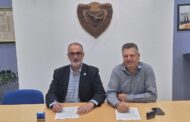 Υπογραφή Συμφωνίας για την Προμήθεια και Τοποθέτηση Κερματοδεκτών στη Δημοτική Παραλία Γεροσκήπου
