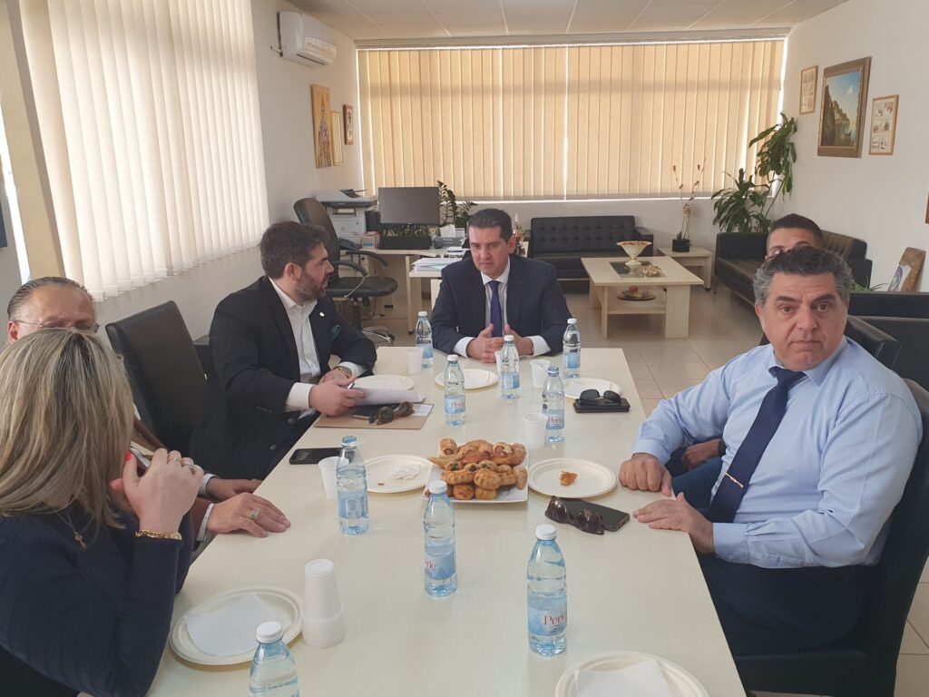 Χαιρετίζει την δωρεά της ΑΧΕΠΑ στο ΓΝ Πάφου ο Υπουργός Υγείας