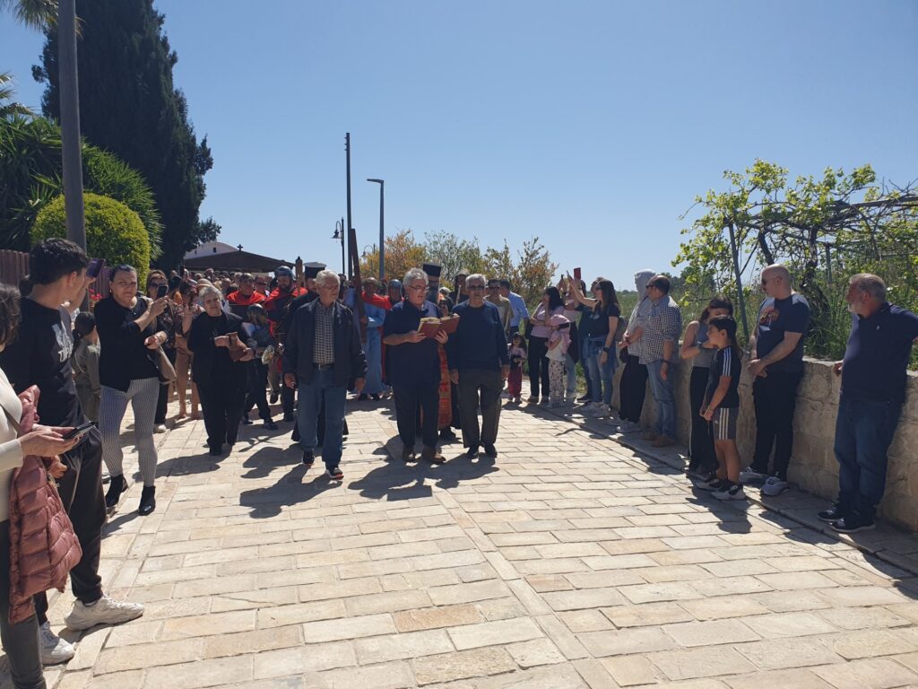 Αναβίωσε  η αναπαράσταση της μεταφοράς του Τιμίου Σταυρού στον Κάθηκα