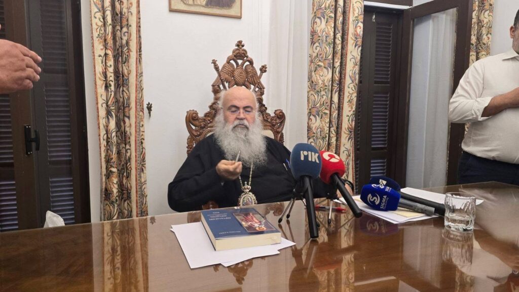 Συναντήθηκε με Τυχικό ο Αρχιεπίσκοπος, είπε ότι αναμένει γραπτώς την αποκήρυξη αποτειχιστών