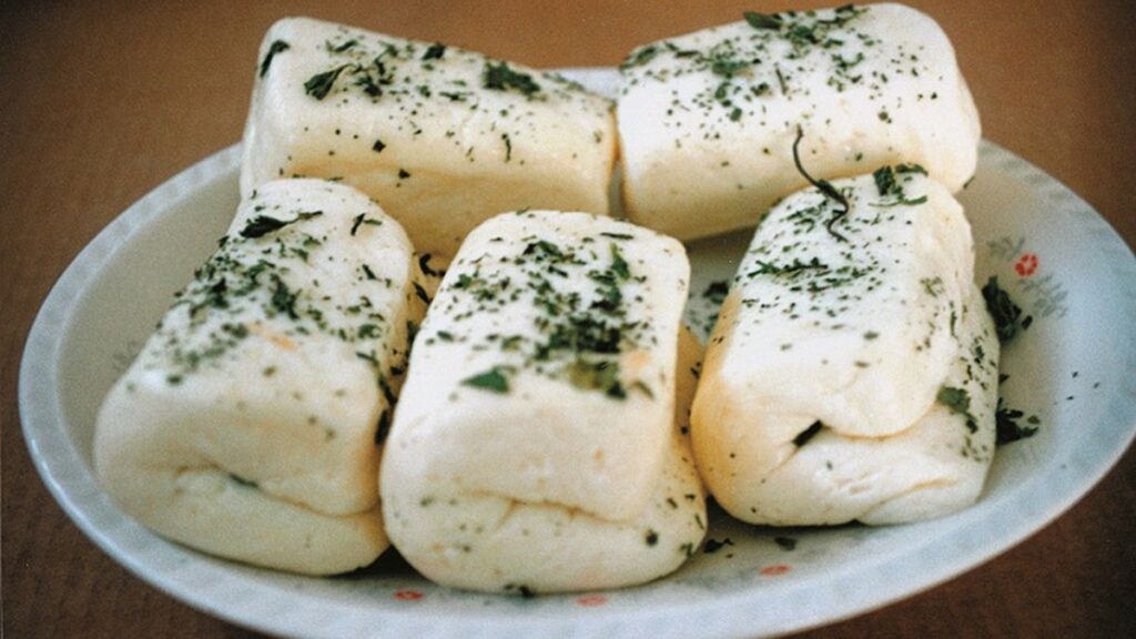 Αύξηση ποσοστού αιγοπρόβειου βιολογικού γάλακτος στο χαλλούμι ζητούν οι παραγωγοί