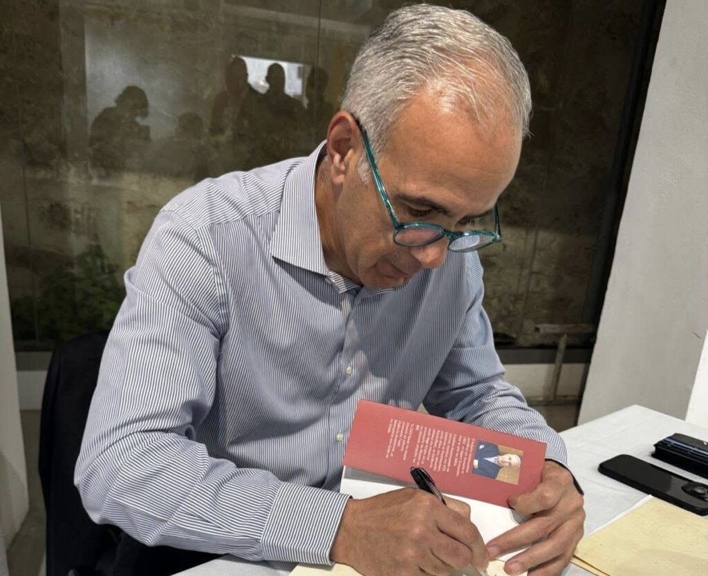 Παρουσιάστηκε στην Πάφο «Η Αόρατη Συνωμοσία» το νέο βιβλίο του Ανδρέα Χατζηκυριάκου (ΦΩΤΟ)