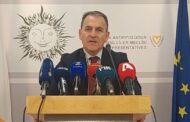 Ο Ηλίας Μυριάνθούς διεκδικεί την προεδρία της ΕΔΕΚ