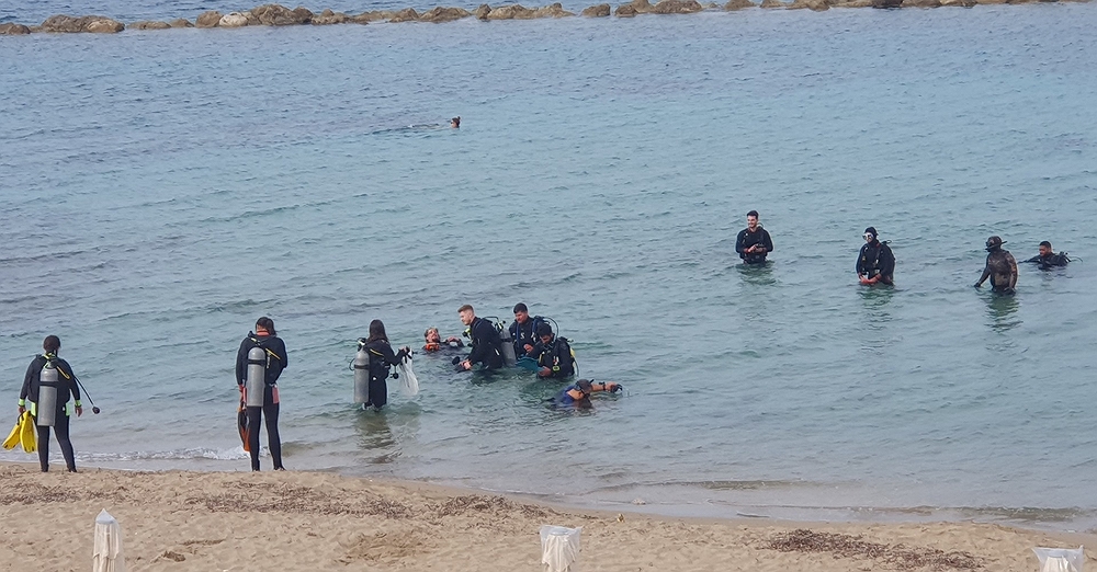 Δ. Πάφου: Καθαρισμός της παραλίας του ΣΟΔΑΠ για την Ευρωπαϊκή Μέρα θαλασσών